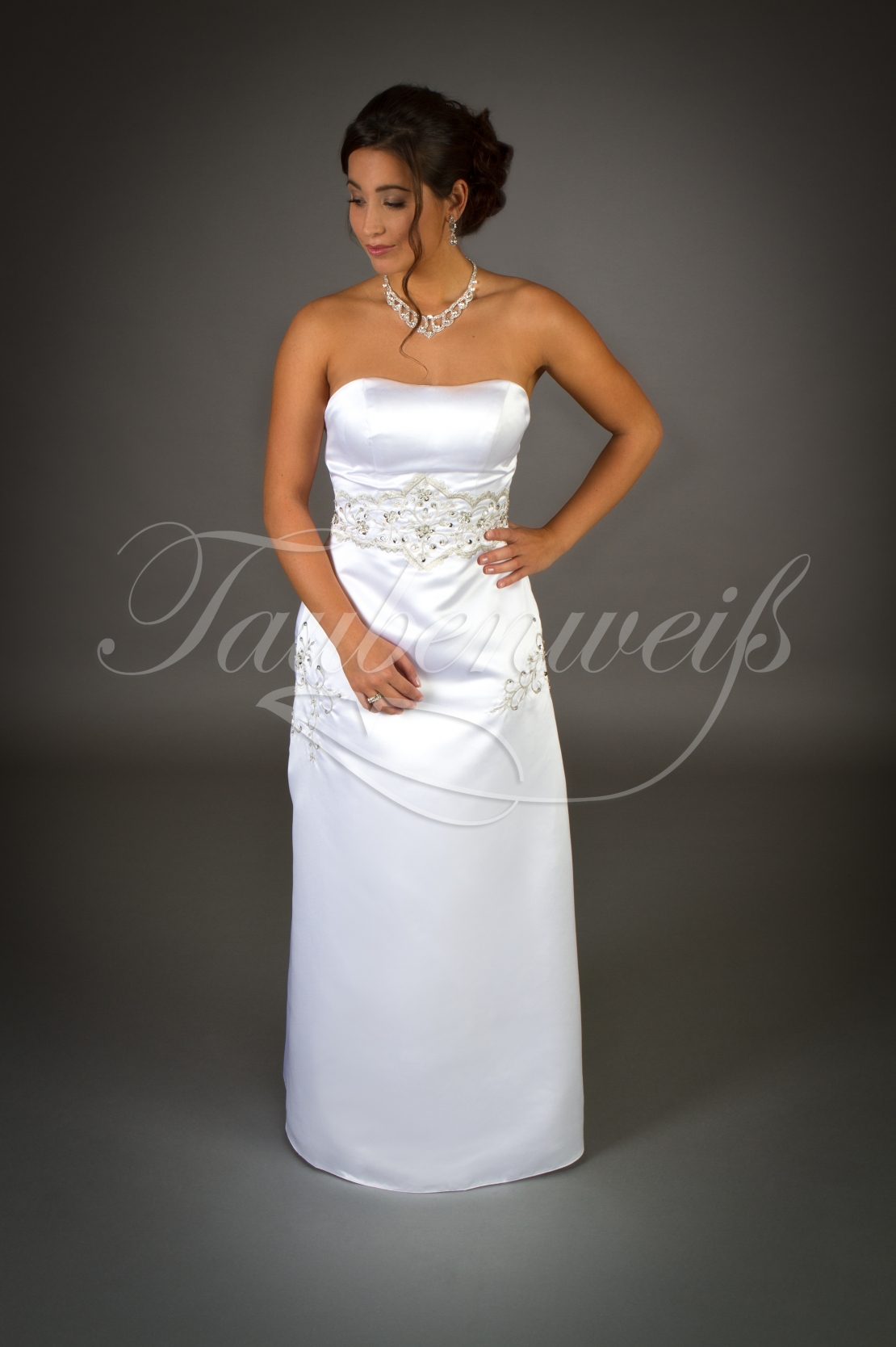 Brautkleid TW0048B Aus Satin Mit Silberner Stickerei