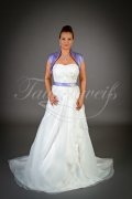 Brautkleid TW0002B - A-Linie mit Bolero lila Organza Spitze Perlen Schleppe 1