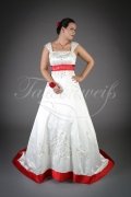 Brautkleid TW0077B - A-Linie rote Stickerei Satin Märchen Schleppe Schnürung 1