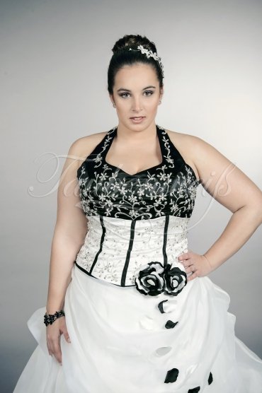 Brautkleid TW0171B - Übergröße Plus XXL Große Größe schwarz weiß Neckholder 2